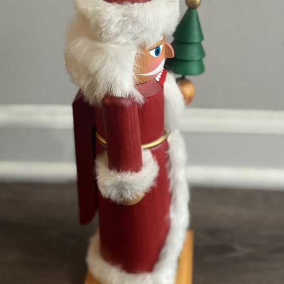 Santa Claus Nutcracker - Picture 4 of 7